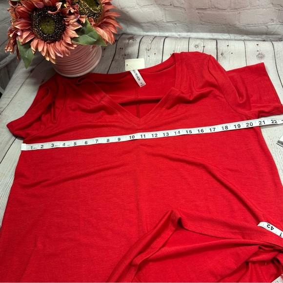 NWT zenana outfitters Boutique Loose fitting vneck top ruby red layering - Picture 15 of 15